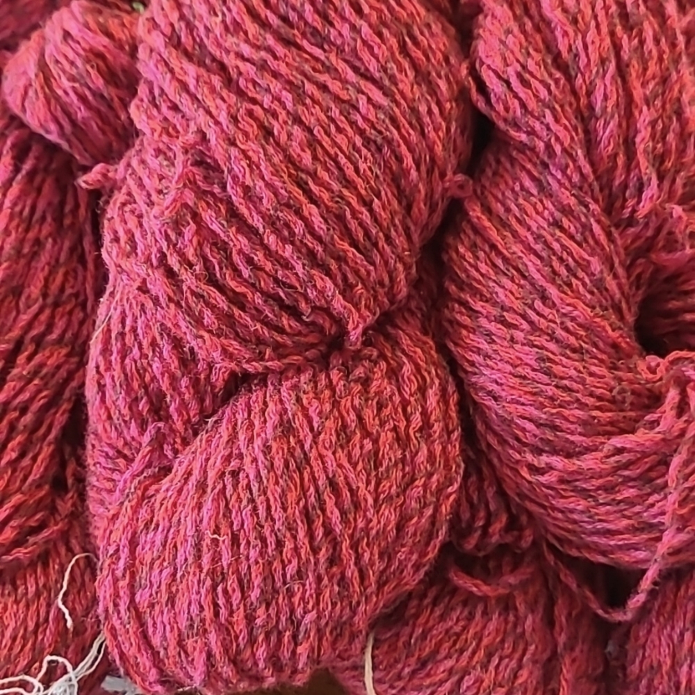 Hand plied cashmere/lambswool yarn